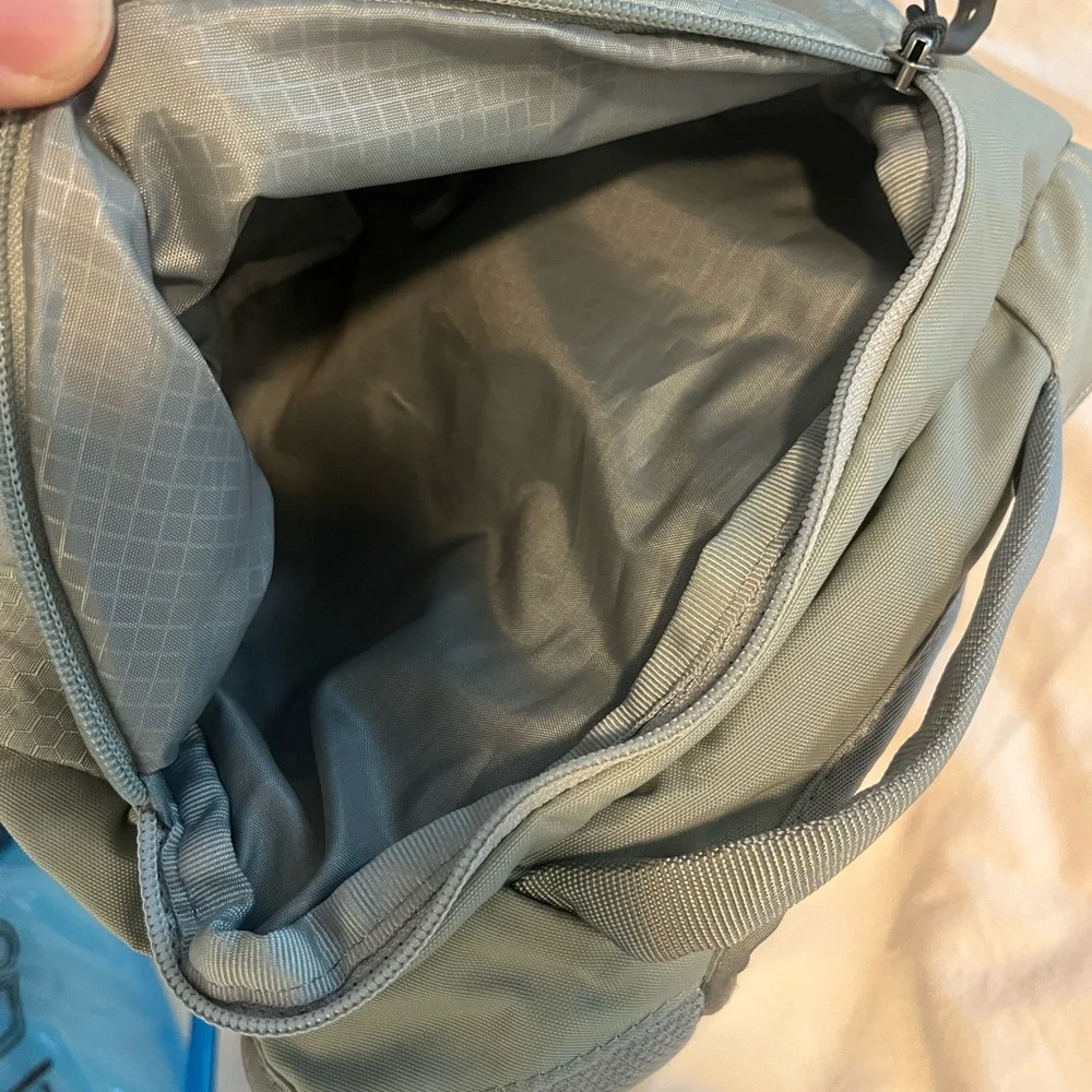 Like new Gregory Nano 22 H2O Gray Backpack with Hydration Pack - Picture 4 of 8